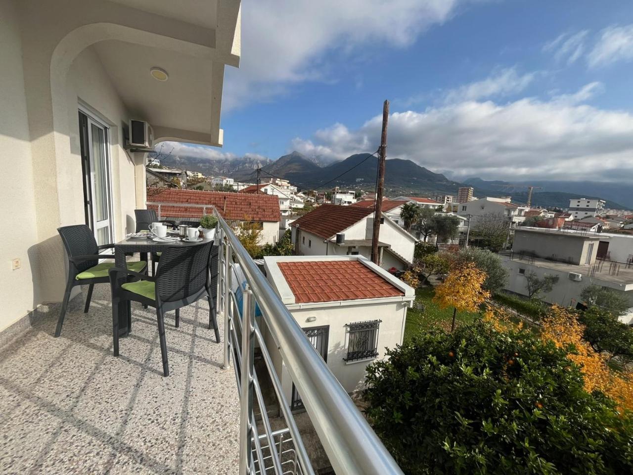 Gosa Apartments Bar Exterior photo