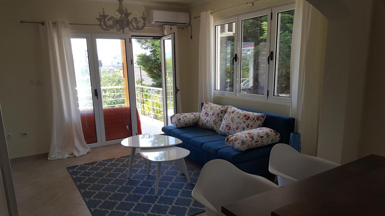 Gosa Apartments Bar Exterior photo
